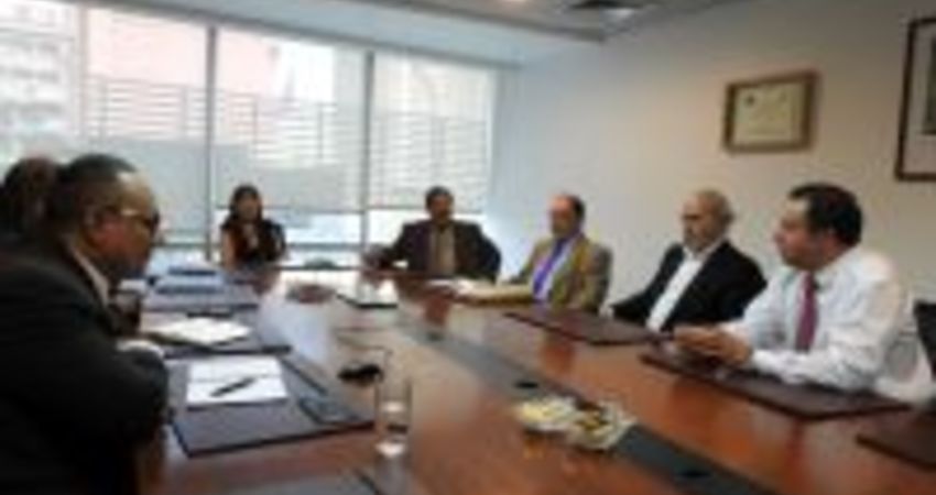 Superintendencia de Salud recibe a delegación Guatemalteca de Seguridad Social
