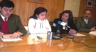 En la imagen: La información la entregaron autoridades de salud, y Margarita González, Intendenta (S)