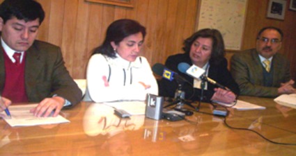 En la imagen: La información la entregaron autoridades de salud, y Margarita González, Intendenta (S)